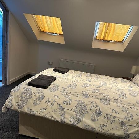 Luton Home Near Airport Private & Shared Bathroom Option エクステリア 写真