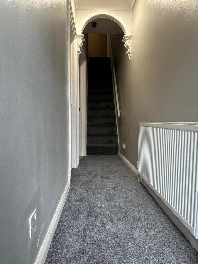Luton Home Near Airport Private & Shared Bathroom Option エクステリア 写真
