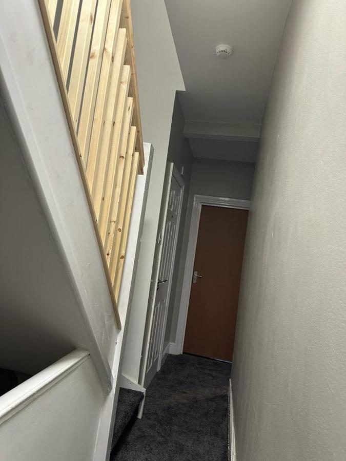 Luton Home Near Airport Private & Shared Bathroom Option エクステリア 写真