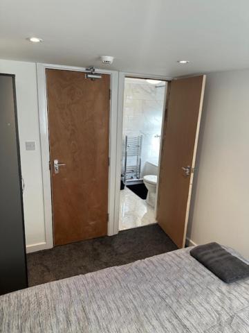 Luton Home Near Airport Private & Shared Bathroom Option エクステリア 写真