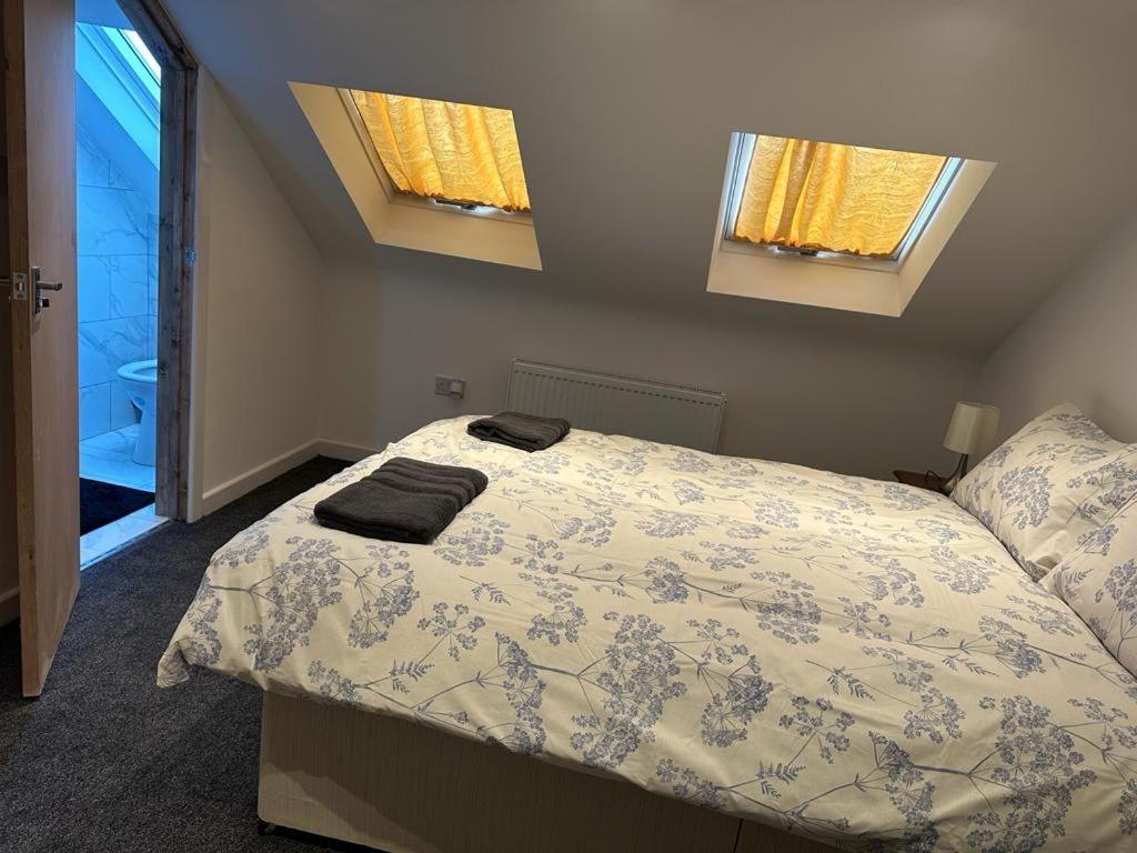 Luton Home Near Airport Private & Shared Bathroom Option エクステリア 写真